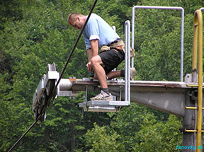 montáž novej elektroinštalácie na tlačnej podpere č. 15 /foto: Peťo z Lamača 16.06.2005/