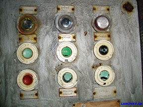 Tlačidlá na ovládacej skrini hornej stanice /foto: Andrej 11.07.2004/