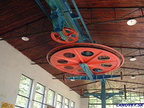 konštrukcia s vratným lanáčom v dolnej stanici /foto: Radim 06.08.2004/