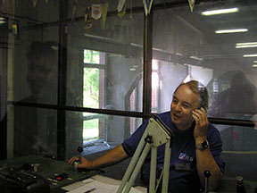 Náčelník PLD pán Klinko vydáva posledný príkaz na jazdu v histórii lanovky. /foto: Peter Brňák 16.09.2007/