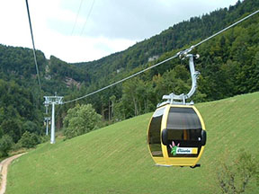 šestikabinka Wasserfallenbahn z roku 2006, jejíž kabiny jsou vybaveny CD přehrávačem /foto: Radim Polcer 24.07.2007/