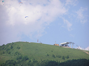 v jeden deň pri jednej lanovke bike, Paragliding, lietanie /foto: Peter Brňák 22.6.2008/