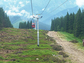 pohled z kabinky na trasy obou lanovek /foto: Radim Polcer 29.6.2009/