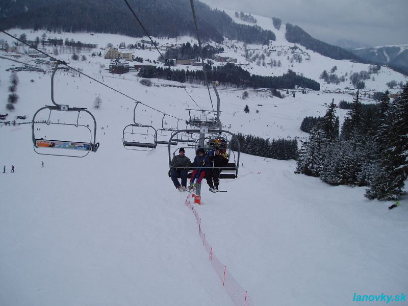 trasa lanovky smerom nadol  - foto: Andrej 22.02.2005