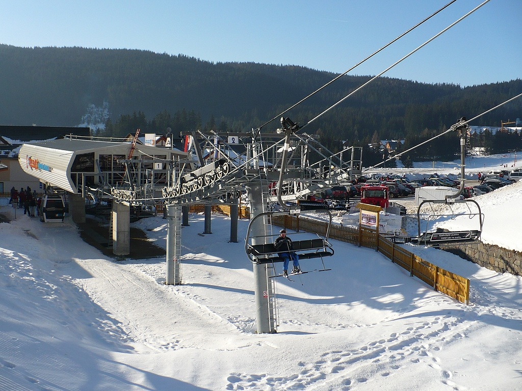 míjení sedaček před dolní stanicí  - foto: Radim Polcer 13.02.2008