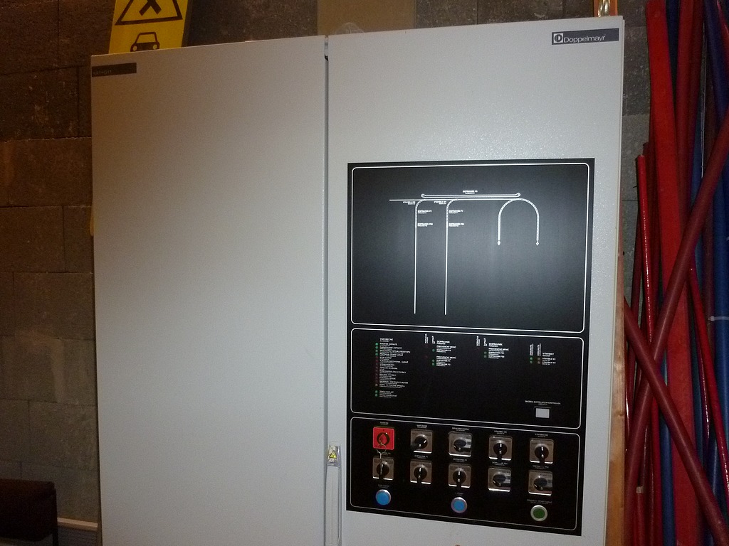 řidicí elektronika lanovky v depu  - foto: Radim Polcer 20.03.2011