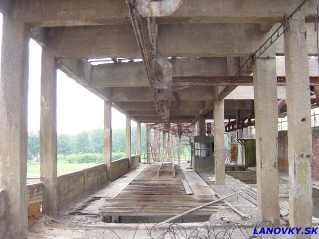 Koľajnice na jamách pomaly, ale iste miznú  - foto: Yankee 2003