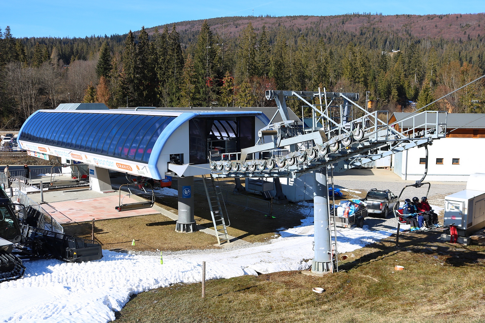 tlačná podpěra č. 1 a dolní stanice  - foto: Radim Polcer 17.03.2023