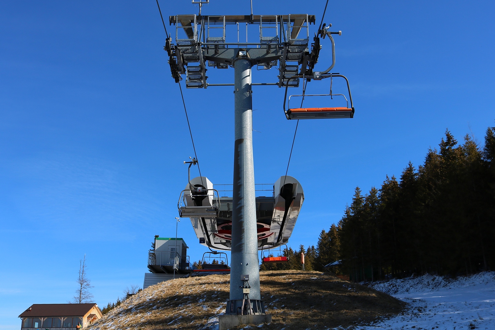 podpěra č. 9 a horní stanice  - foto: Radim Polcer 17.03.2023