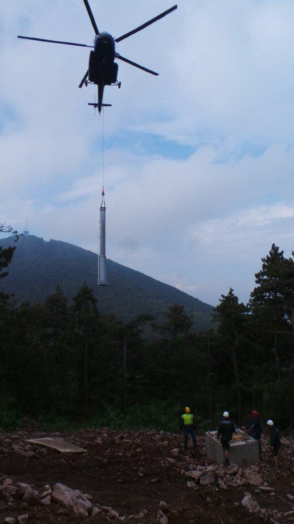 Výstavba lanovky v maďarskom stredisku Zemplén Kalandpark  - foto: Miroslav Kováč 21.9.2014