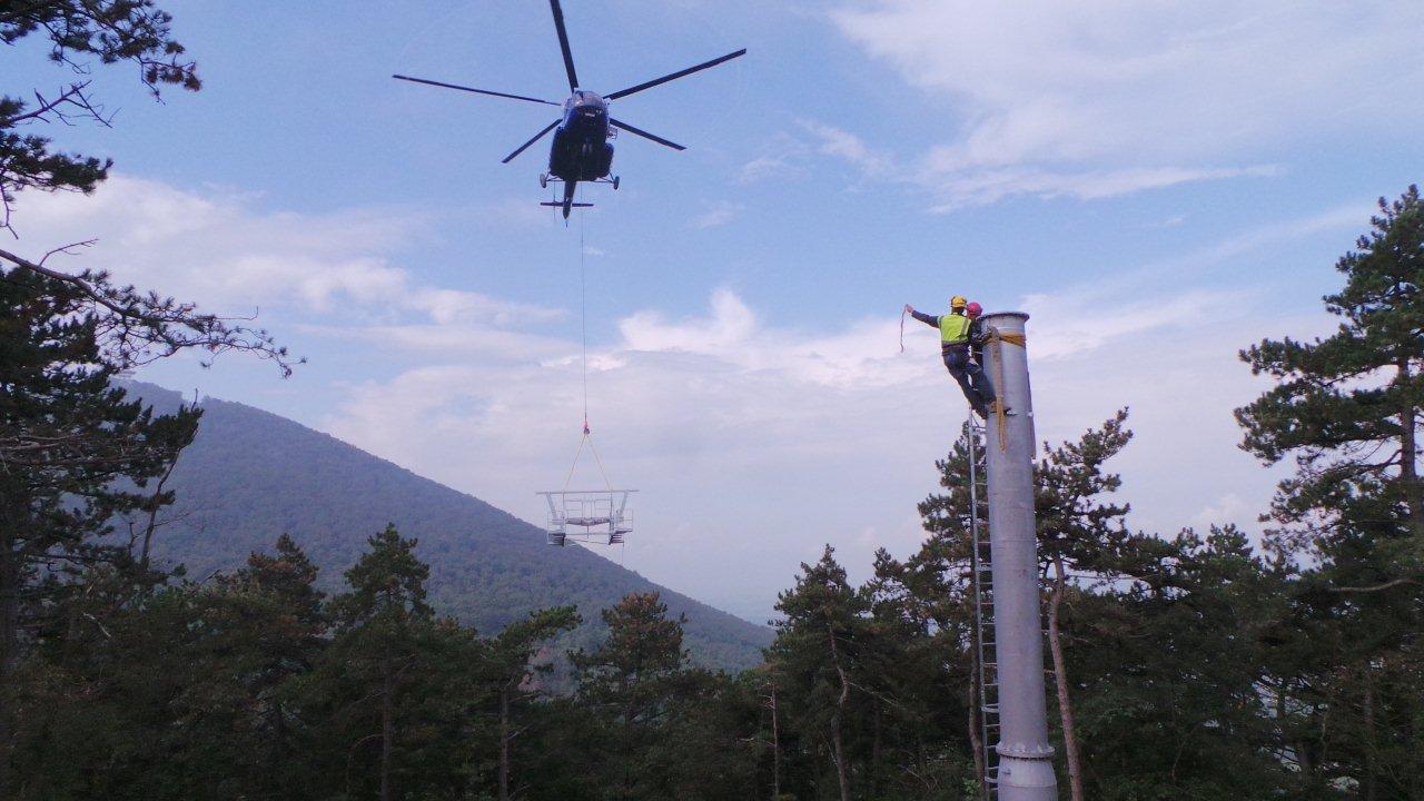 Výstavba lanovky v maďarskom stredisku Zemplén Kalandpark  - foto: Miroslav Kováč 21.9.2014