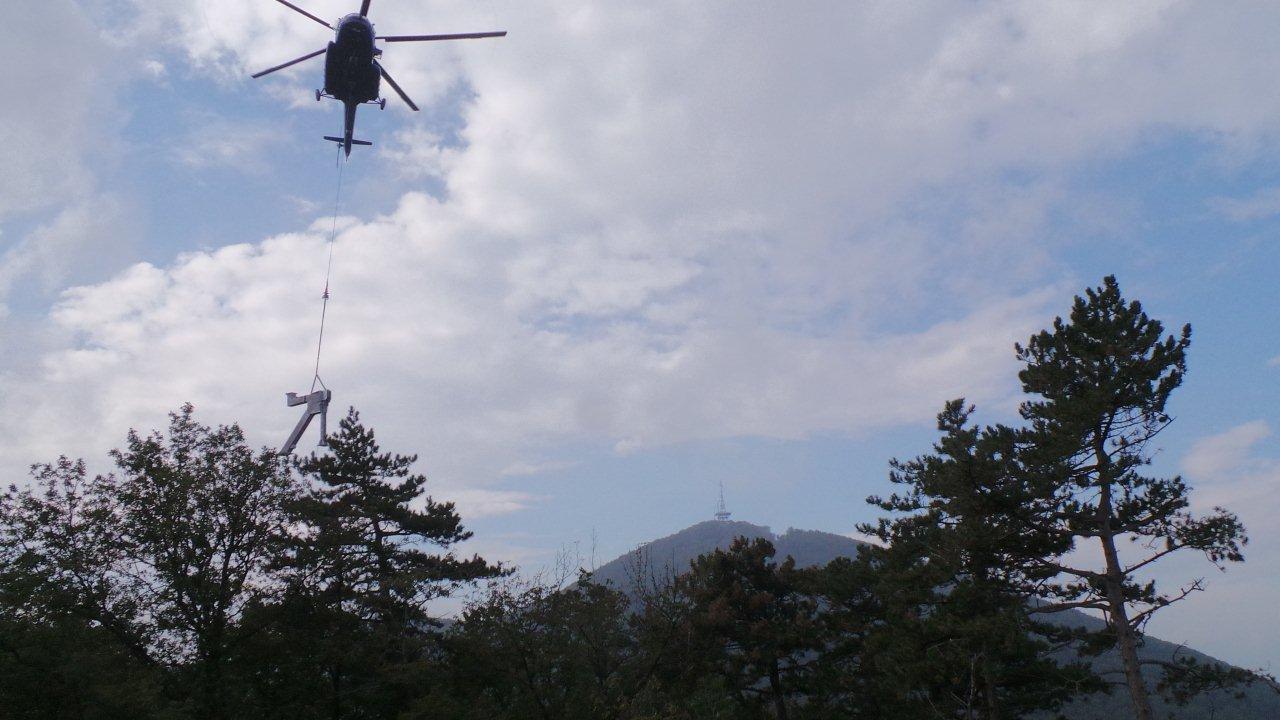 Výstavba lanovky v maďarskom stredisku Zemplén Kalandpark  - foto: Miroslav Kováč 21.9.2014