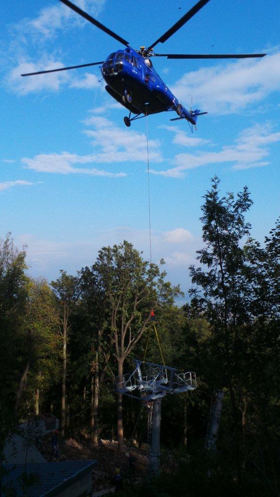 Výstavba lanovky v maďarskom stredisku Zemplén Kalandpark  - foto: Miroslav Kováč 21.9.2014