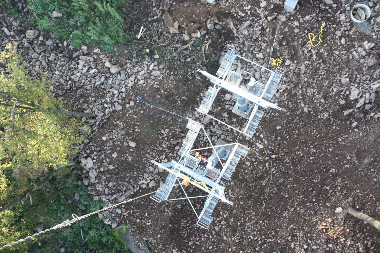 Výstavba lanovky v maďarskom stredisku Zemplén Kalandpark  - foto: Miroslav Kováč 21.9.2014