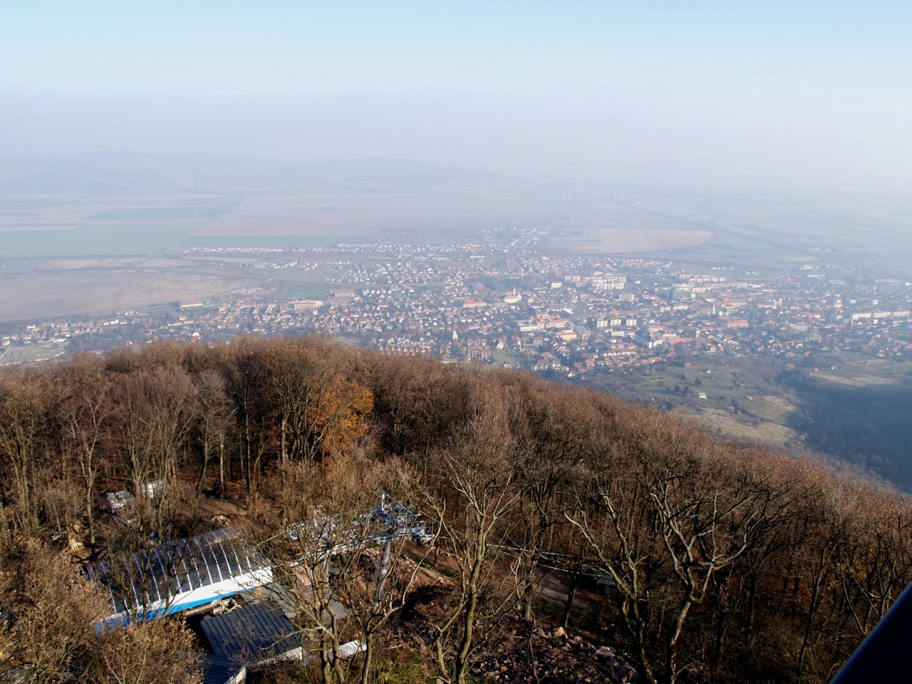 Rozpracovaná stanica novej kabínkovej lanovky z jedného vrcholu na druhý  - foto: Andrej Bisták 15.11.2014