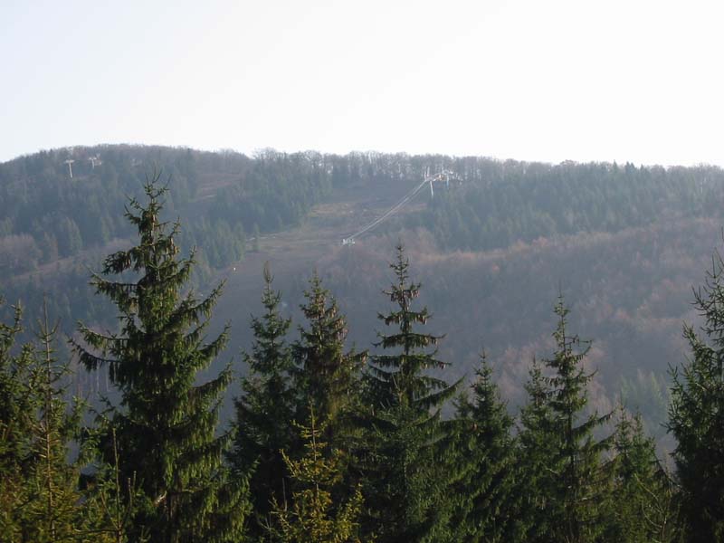 trasa lanovky a nová Tomanova zjazdovka  - foto: Mirek 22.11.2003