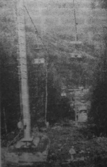 Pohľad smerom na dolnú stanicu LD počas skúšobnej prevádzky.  - foto: T. Strhársky, Večerník, máj 1972