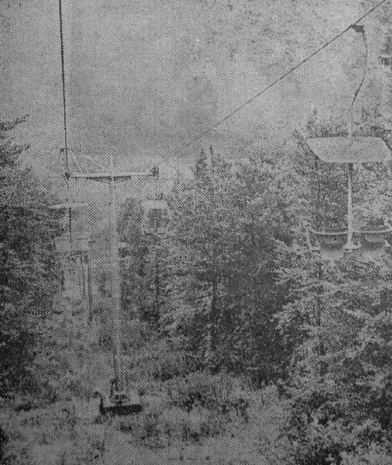 Prvá jazda lanovkou 11. júla 1972 - pohľad smerom k dolnej stanici na Železnej studničke.  - foto: Vladimír Vránek, Večerník, júl 1972