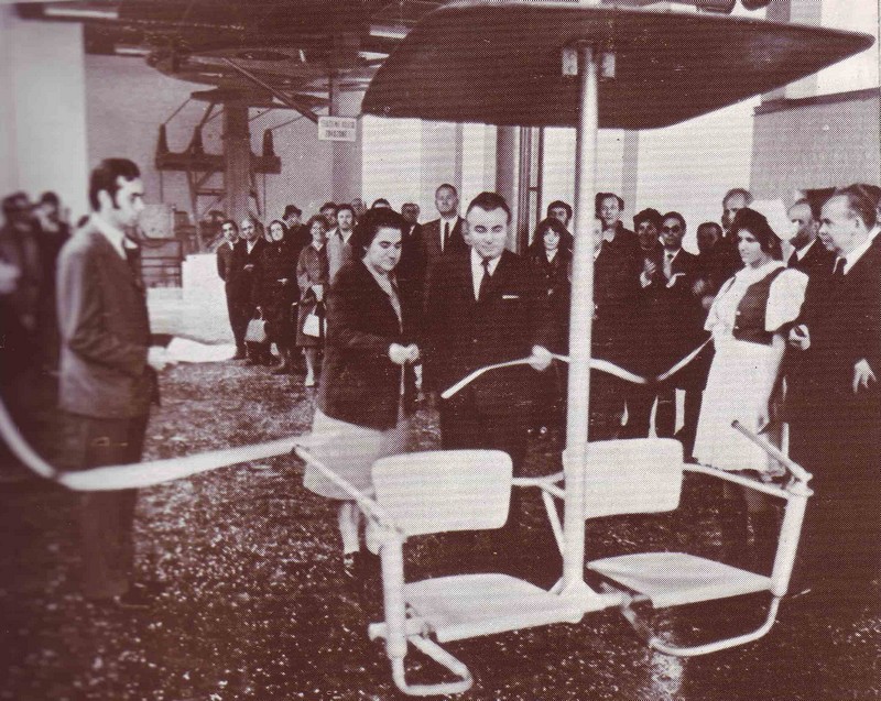 Podpredsedníčka Vládneho výboru pre cestovný ruch Ing. P. Višňovcová a viceprimátor Bratislavy F. Dubec na slávnostnom otvorení lanovky dňa 11. 7. 1972.  - foto: Krásy Slovenska