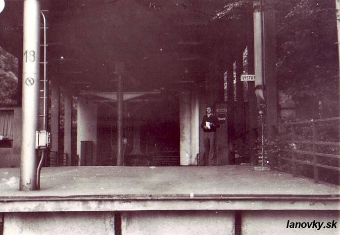 Príjazd do hornej stanice.  - foto: Roman Gric, september 1982