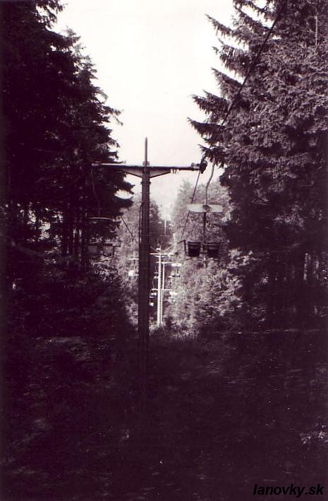 Pohľad z hornej stanice - v popredí podpera č. 17.  - foto: Roman Gric, september 1982