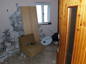 Tieto miestnosti slúžili ako nocľaháreň /foto: Andrej Bisták 29.6.2011/