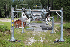 dolní stanice a tlačné portálové podpěry č. 1 a 2 /foto: Radim Polcer 06.07.2012/