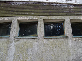... okná osadené šikmo... /foto: Andrej Bisták 1.5.2021/