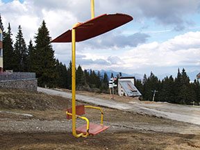 Dve sedačky lanovej dráhy na Martinské hole sú vo vzduchu aj v roku 2021 /foto: Andrej Bisták 1.5.2021/