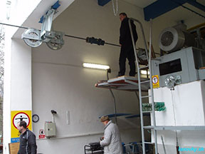 príprava defektoskopickej skúšky dopravného lana /foto: Andrej 20.11.2005/