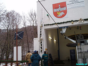 montáž vianočnej výzdoby /foto: Andrej 3.12.2005/