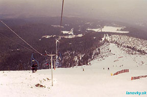 trasa lanovky, na lane sú už zavesené nové sedačky Tatrapoma /foto: Roman Gric 12.03.1995/