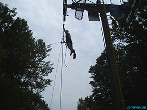 prichytený na lano a smer sedačka /foto: Andrej 31.07.2006/