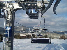 Sedačka pred vrcholovou stanicou. /foto: Andrej 02.02.2007/