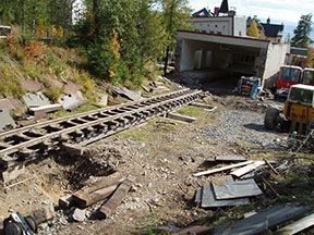Koľajové pole dolnej stanice pred dolnou stanicou... /foto: Andrej 30.09.2007/