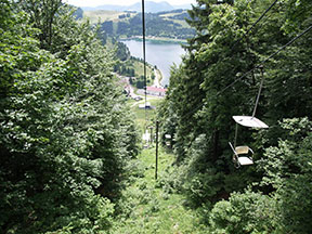 pri ceste do údolnej stanice je rozprávkový výhľad na Dedinky  /foto: Andrej Bisták 29.06.2008/