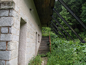 Schodište vedúce z výstupišťa /foto: Andrej Bisták 30.6.2008/
