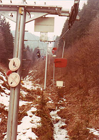 V čase fotografovania tohto záberu zostávalo lanovke ešte 15 prevádzkových rokov. /foto: Roman Gric 3-1990/
