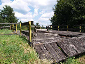 Vľavo vidno nástupnú bránku pre jazdu dole na Rematu. /foto: Andrej Bisták 30.7.2009/
