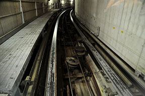jazda tunelom /foto: Ing. Peter Lovás 21.4.2010/